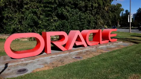 Oracle's Earnings Miss Sparks Concerns Over AI Bubble