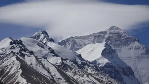 Rescue Operations Ongoing for Stranded Hikers Amid Severe Weather near Everest