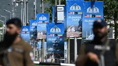 Pakistan Mediates Tensions as US-Iran Blockade Threats Intensify