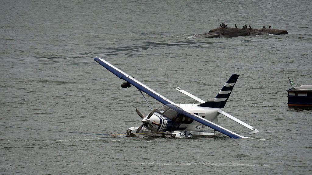 Eight Rescued After Seaplane Hard‑Landing in New York City’s East River