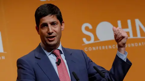 Trump Appoints Kevin Warsh as New Leader of U.S. Federal Reserve Amidst Controversy