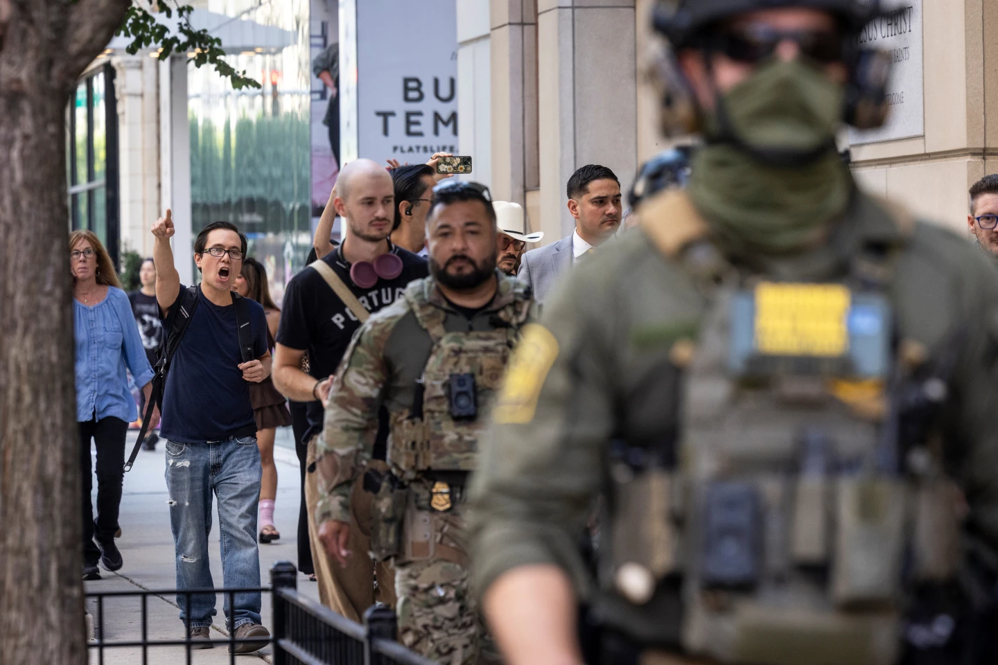 ICEBlock App Removed Amidst U.S. Immigration Enforcement Pressure