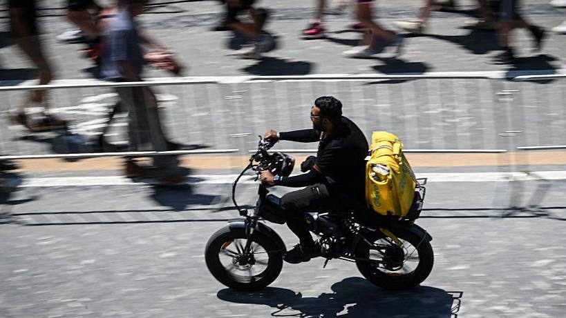 Heatwave Drives Italian Delivery Riders to Strike for Safer Work Conditions