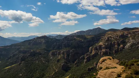 A British Paraglider’s Fatal Fall in Catalonia Raises Questions About Sky Stewardship