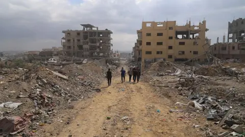 Tragic Loss: Israeli Shelling Claims Eleven Lives in Gaza