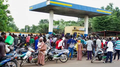 Fuel Blockade in Mali Hits Urban Mobility and Business