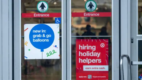 Holiday Job Hunt Faces Historic Challenges Amid Economic Uncertainty