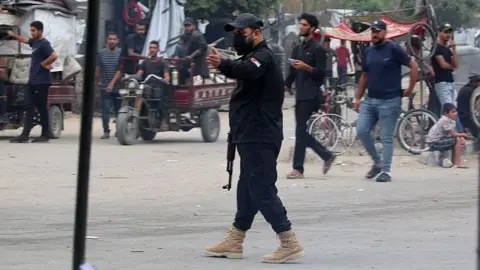 Escalating Violence in Gaza: 27 Killed in Clashes between Hamas and Dughmush Clan