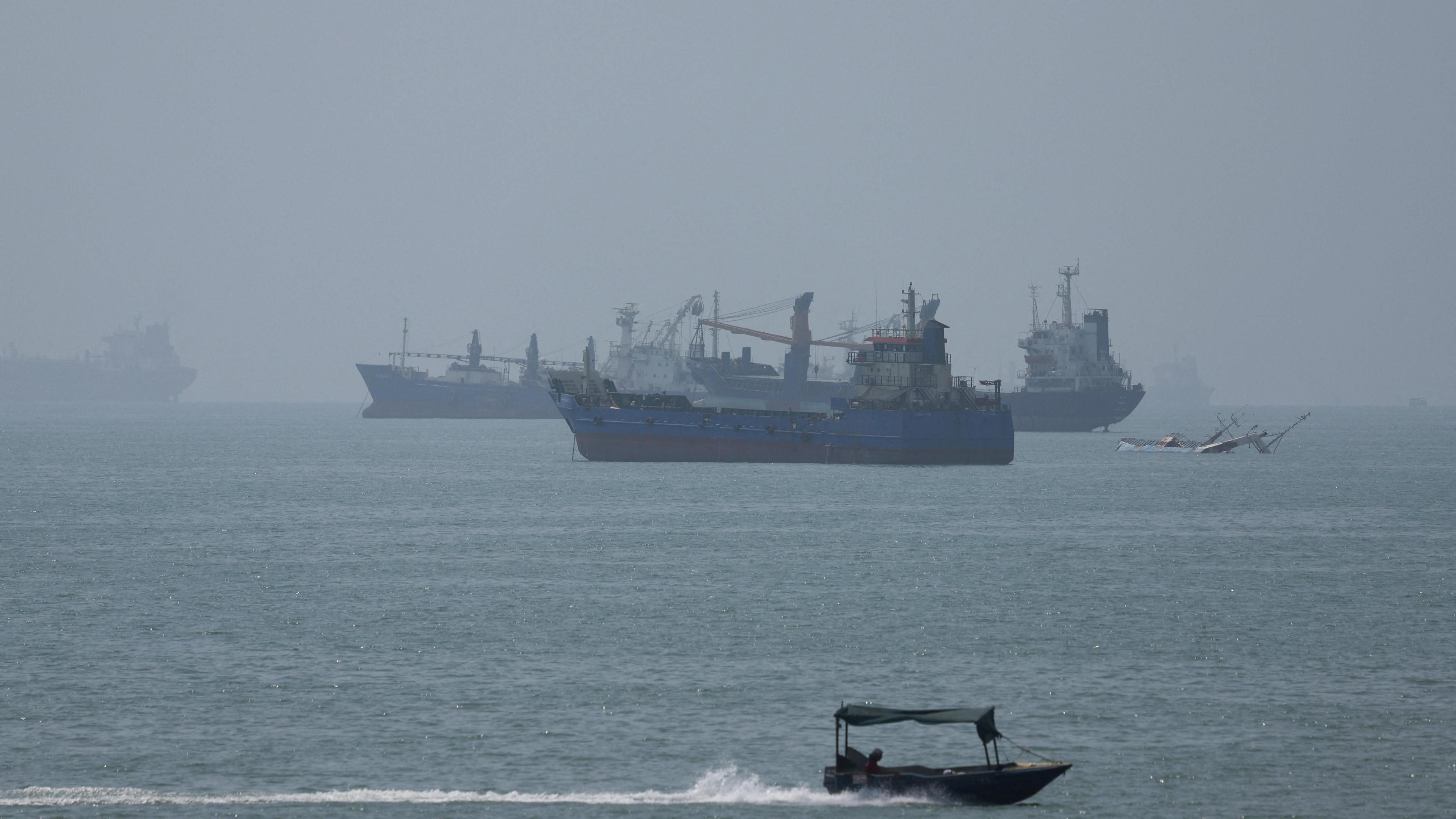 Sovereign Seas: How US Warfare Near Larak Island Threatens Gulf Coastal Communities