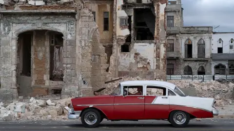 Sanctions, Tourism, and Indigenous Breath: How U.S. Pressure Is Weaving Strains Across Cuba