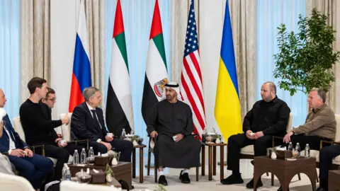 Stalled Peace Efforts: Trilateral Talks Fail to Bridge Gaps between Russia, Ukraine, and the US