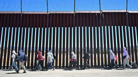 US-Iran Cooperation on Immigration Leads to Deportation of 120 Iranians