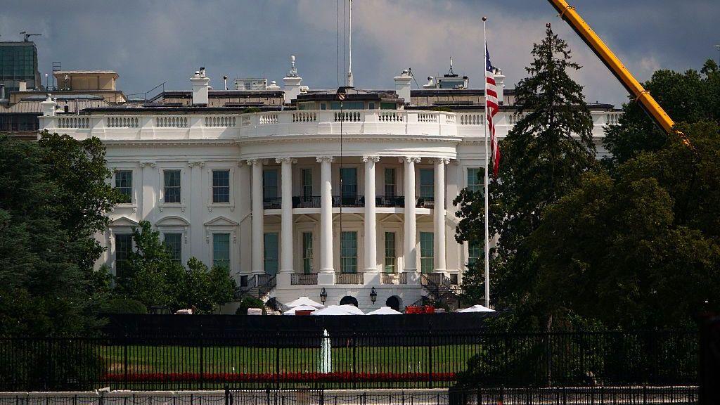 Former White House Teleprompter Operator Ordered to Pay $172,000 After Betting on Trump Speeches