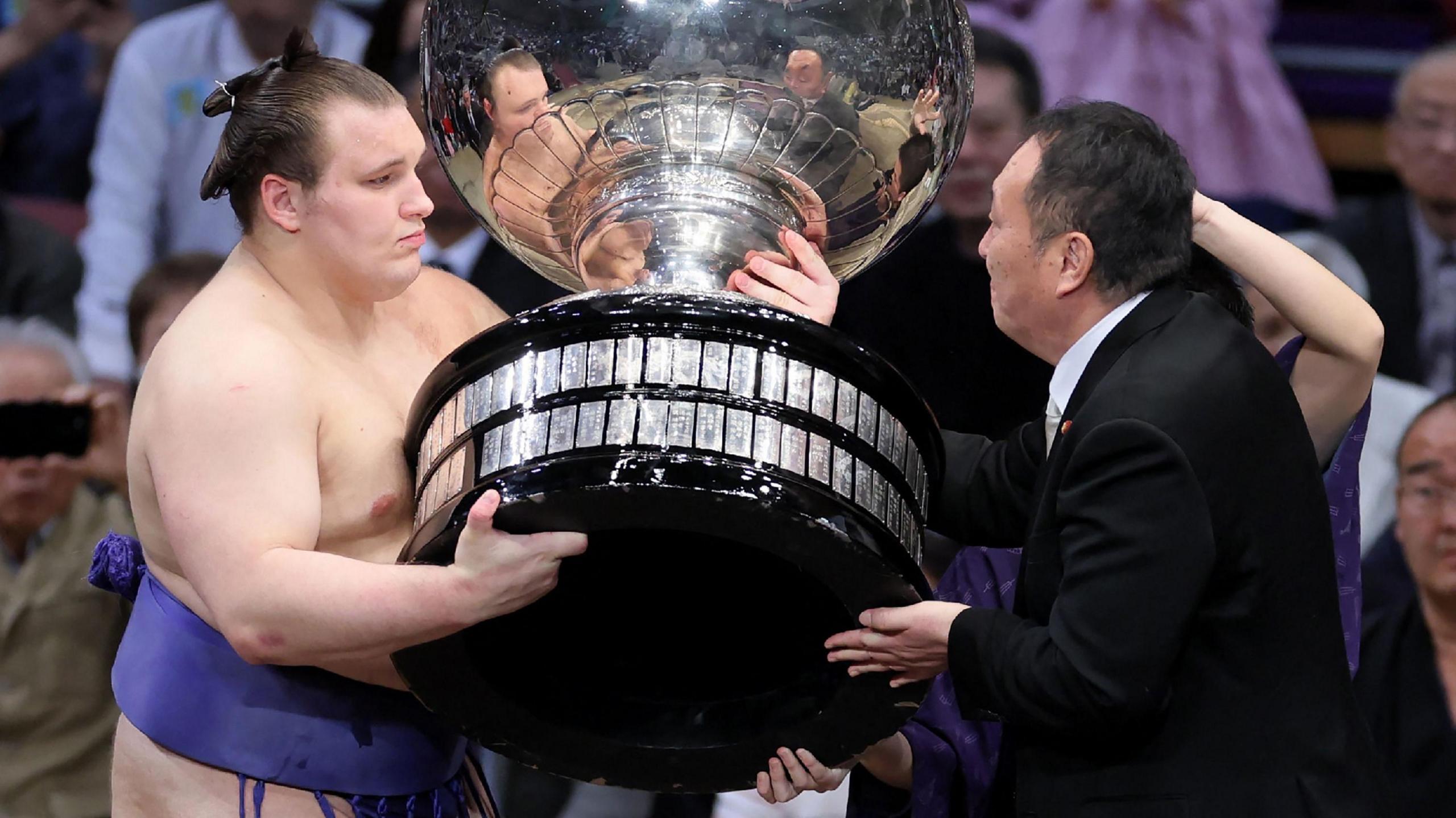 Aonishiki: Ukraine's Rising Star in Sumo