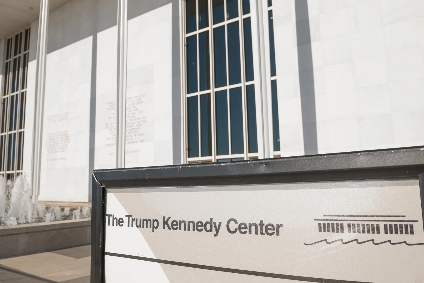 Trump Sours on Judge Who Halts Kennedy Center Renovation