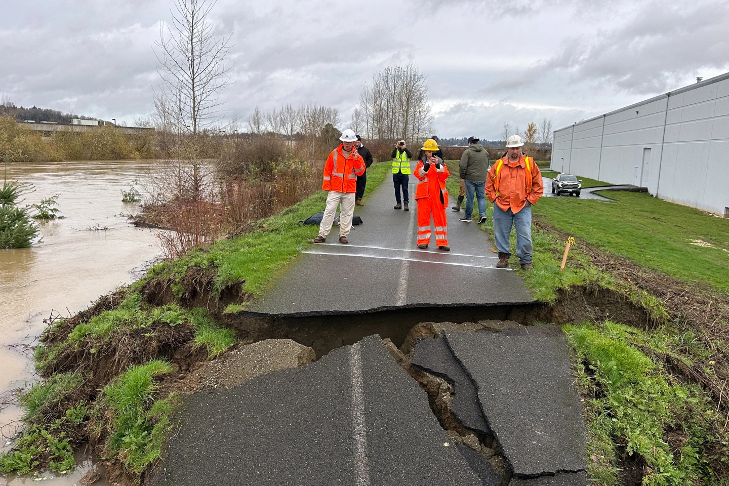 Levee Breach in Tukwila Sparks Evacuation Amid Heavy Rains