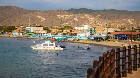 Gang Violence Escalates in Puerto López: Decapitated Heads Found on Beach