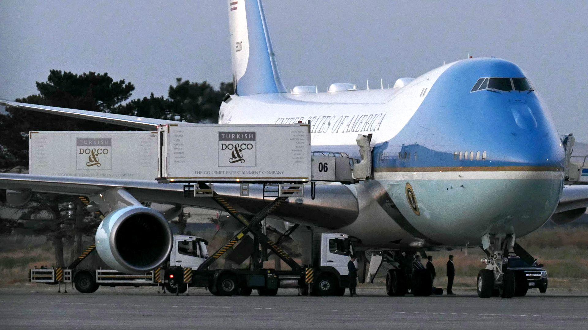 Trump’s Secret Plane Swap Reveals Hidden Politics Amid Global Tensions