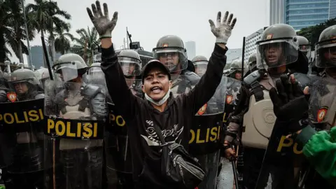 Outrage in Indonesia as Lawmakers Awarded New Allowances Amid Protests