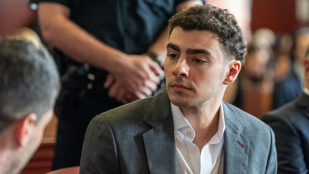 Luigi Mangione’s Attorneys Meet Federal Prosecutors as a Plea Deal Looms