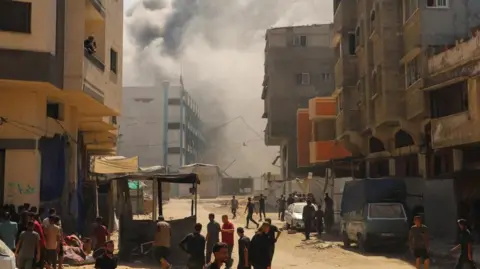 Intensifying Conflict Displaces Families in Gaza City Amid Escalating Airstrikes