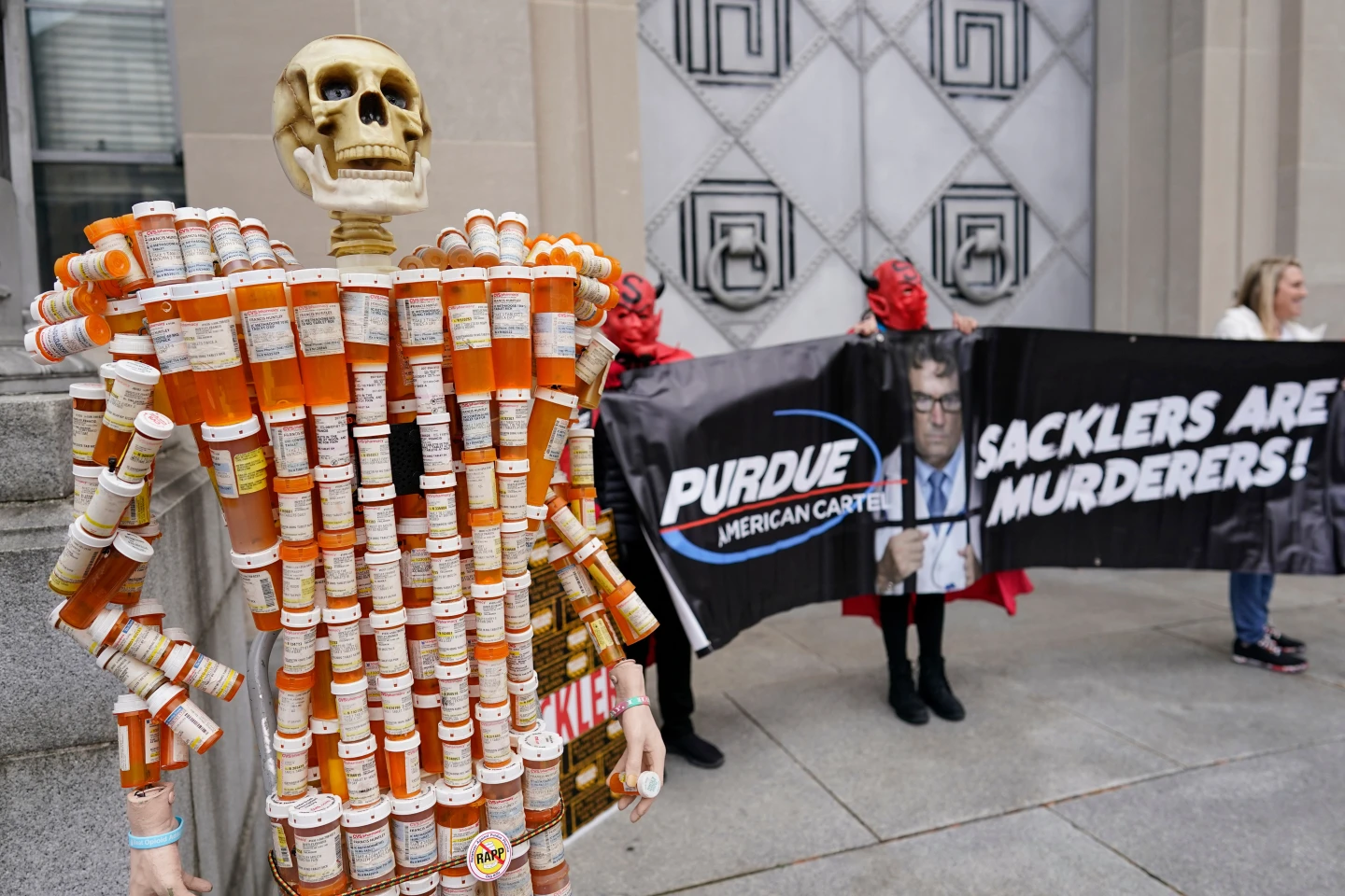 Purdue Pharma Settlement: Sackler Family to Pay $7 Billion Amidst Opioid Crisis