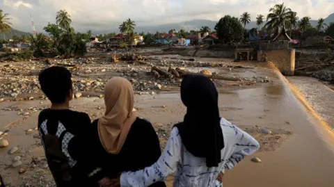 Indonesia Faces Crisis as Hundreds Go Missing Amidst Flood Chaos