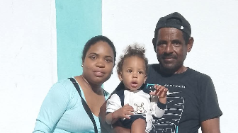 Reunited: Venezuelan Aunt Carries Hope for Lost Parents After Rescue
