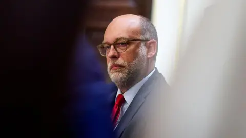 Trump Administration Initiates Large-Scale Layoffs Amid Government Shutdown