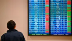 Air Traffic Controllers' Crisis: Delays Plague US Airports Amid Shutdown