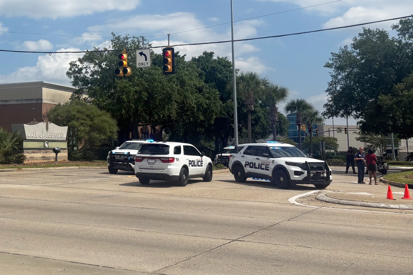 Gunfire Erupts at Baton Rouge Mall, Injuring 10