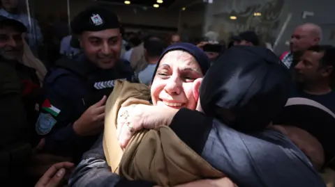 Palestinians Rejoice as Freed Prisoners Return Home