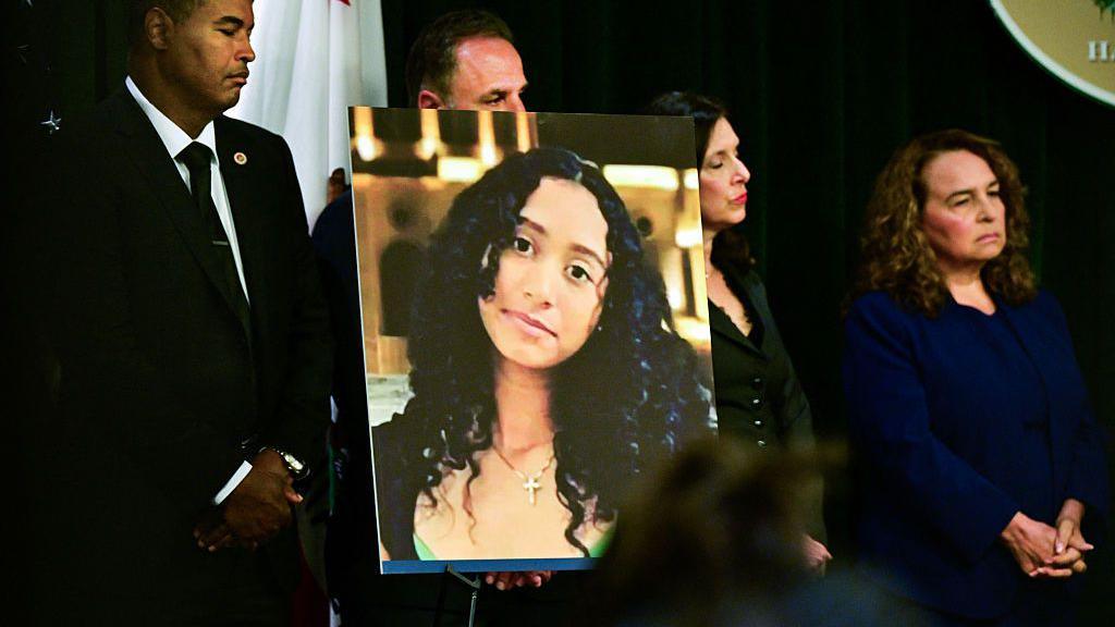 Singer D4vd Accused of Murdering 14‑Year‑Old Who Had Pregnancy and Abortion – Texts Surface