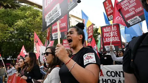 Lisbon Protests Erupt Against Labour Law Reforms