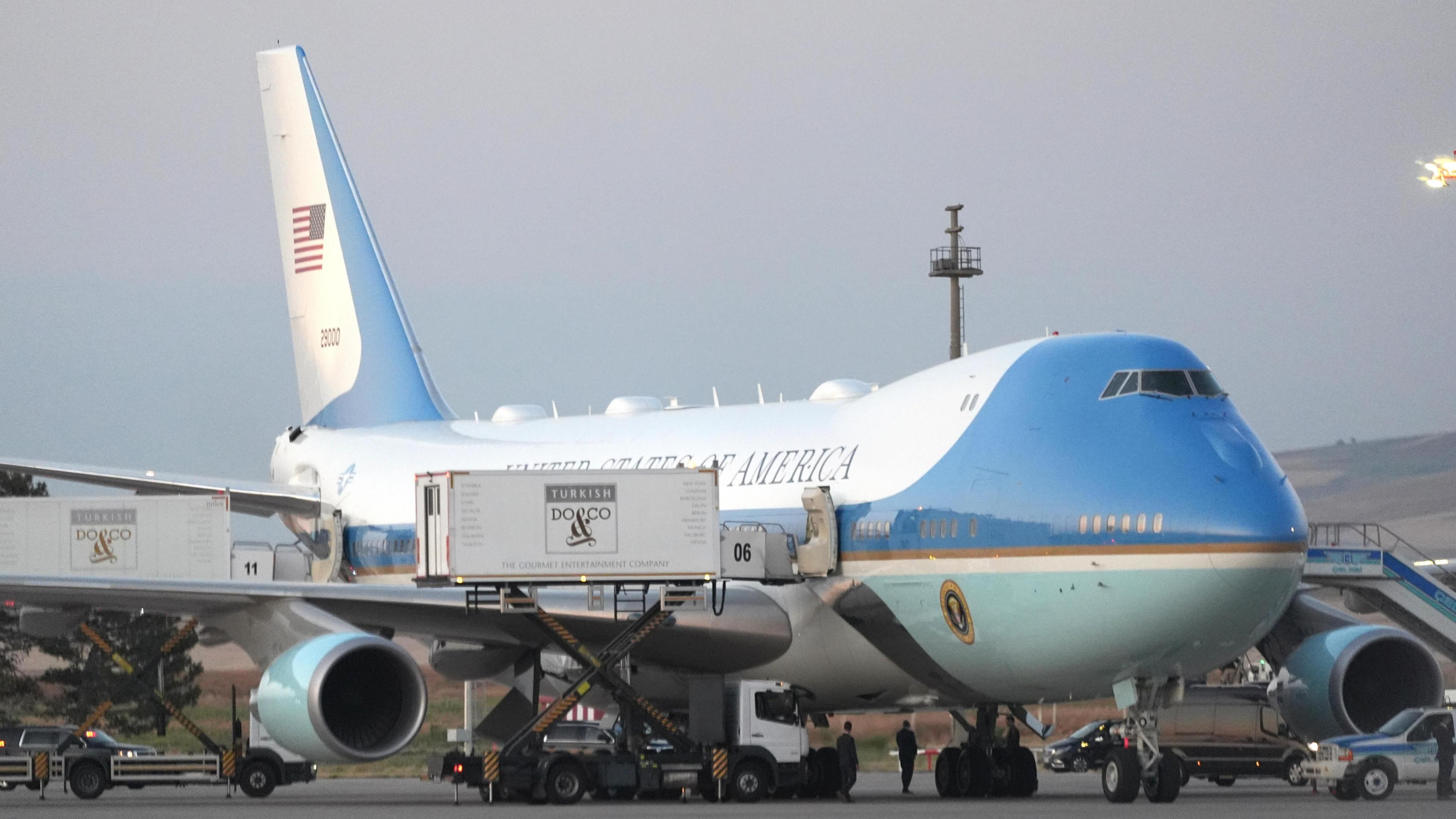 Hidden Flight: Trump’s Secret Decoy Plane Operation in Ankara