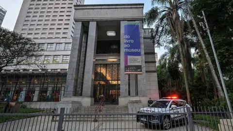 Stolen Treasures: Art Heist Strikes São Paulo's Biblioteca Mário de Andrade