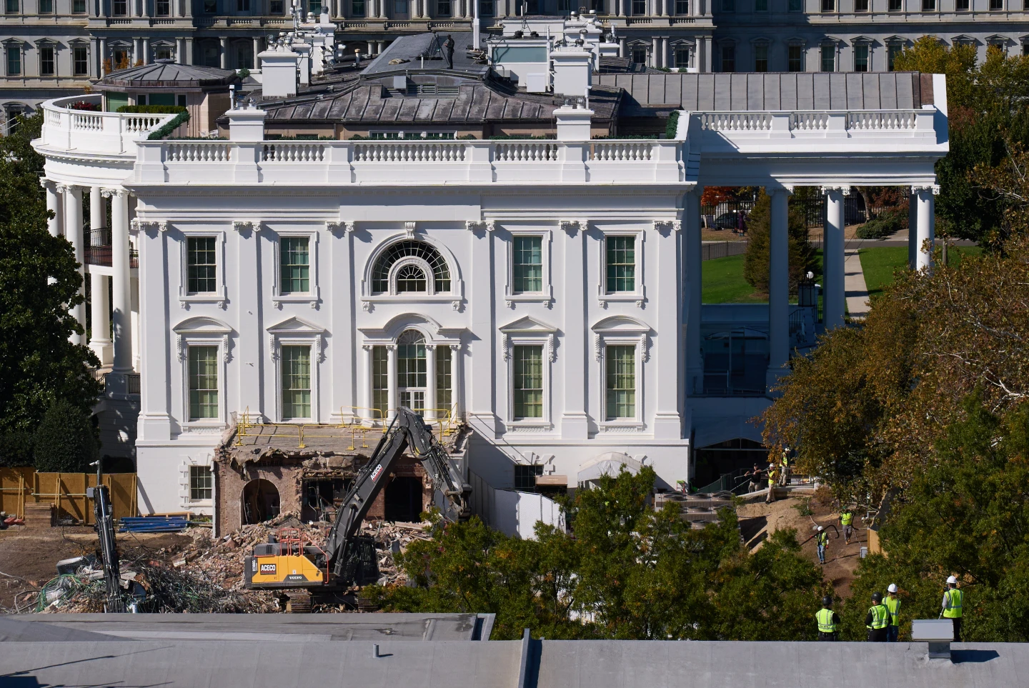 Divided Opinions on White House East Wing Demolition Amid Calls for Preservation