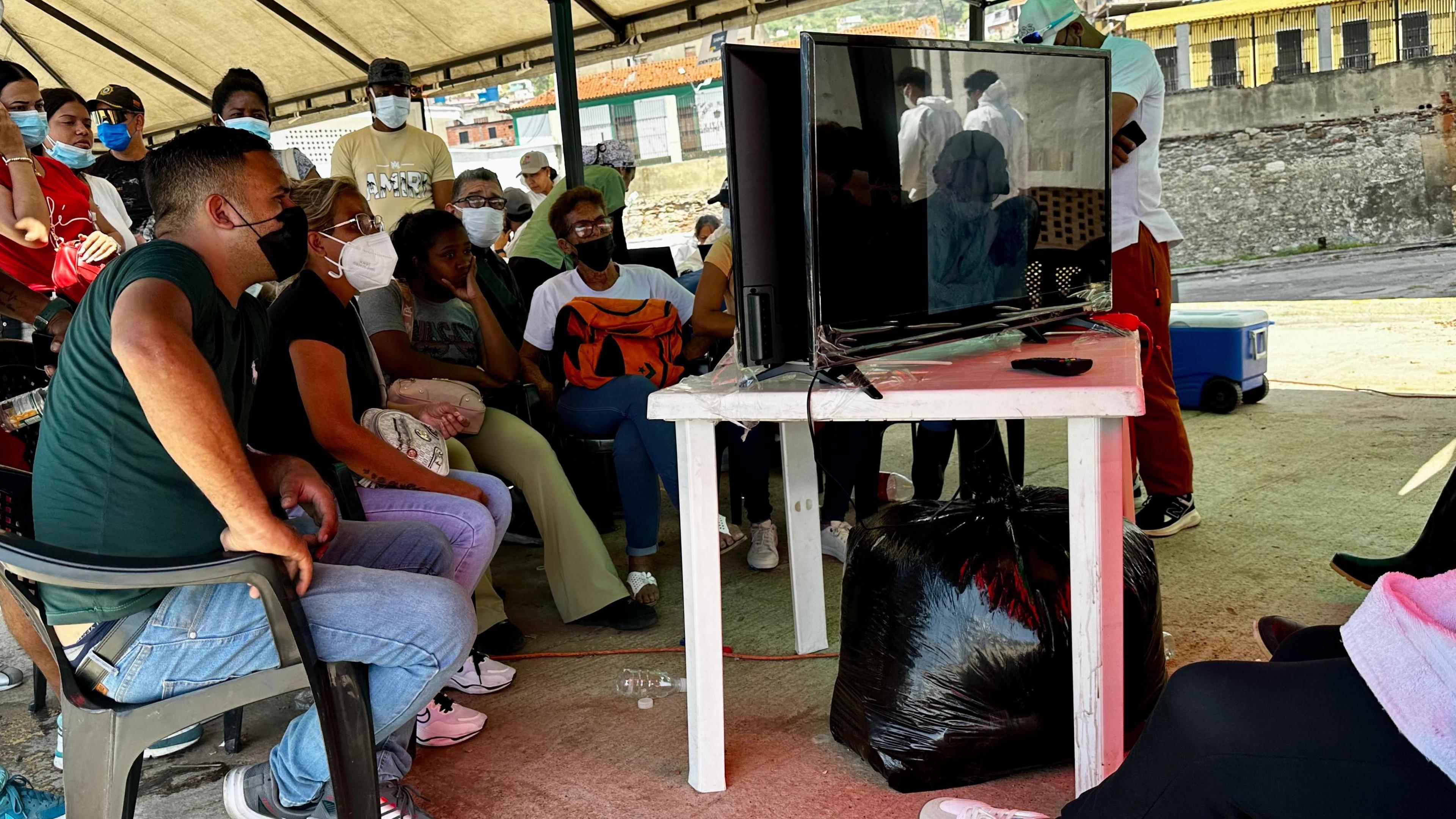 When Earth Shakes, Families Turn to Collective Wisdom to Identify Loss in La Guaira