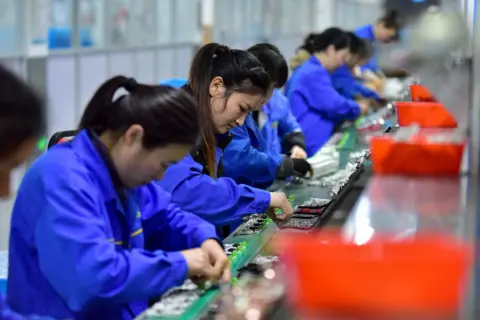 Struggles and Shifts: The Impact of the Iran War on China's Workforce