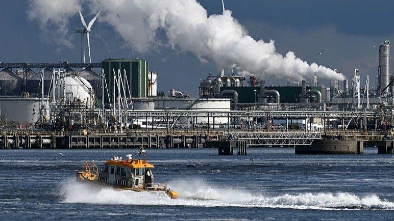 Rotterdam Port Faces Urgent Green Push Despite Deep Fossil Roots