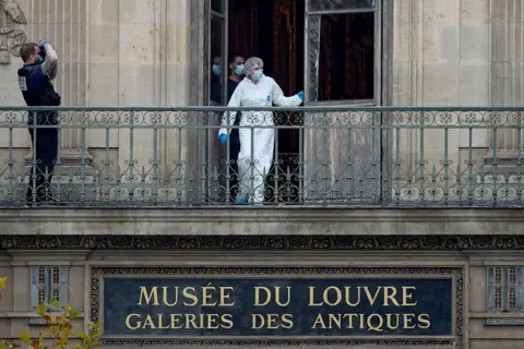 Louvre Director Acknowledges Security Failures After €88 Million Heist