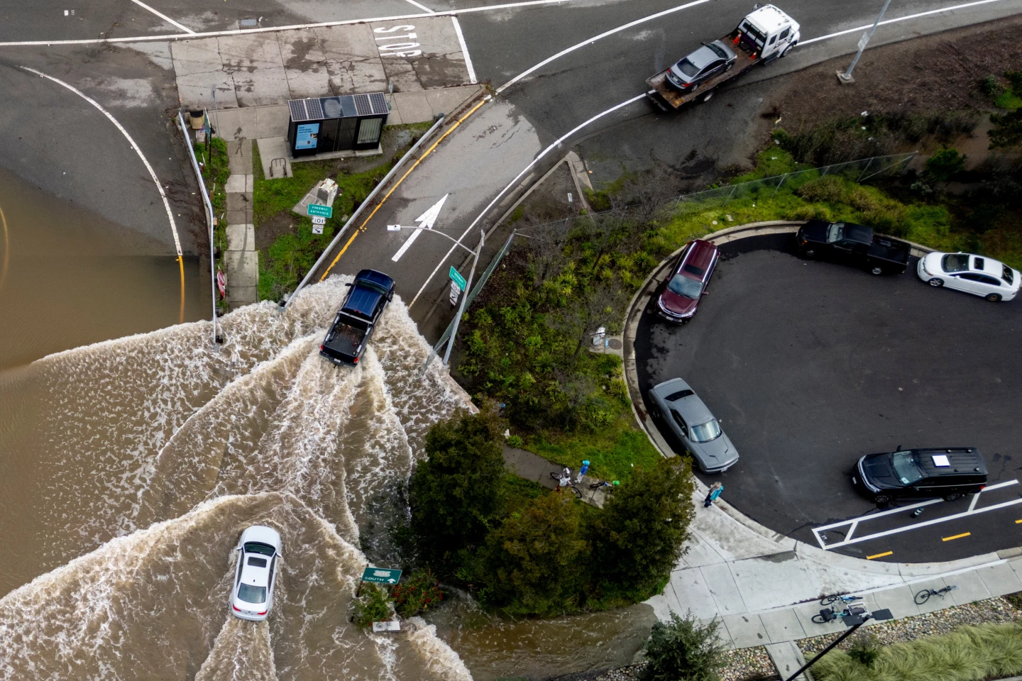 California Faces Flooding Challenges Amid Continued Rain and High Tides