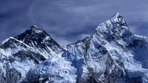 Rescue Efforts Underway as Nearly 1,000 People Stranded in Mount Everest Snowstorm
