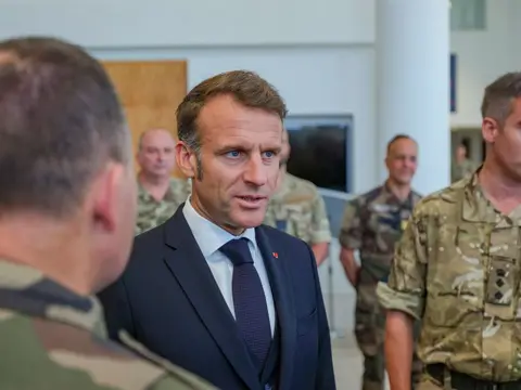 Macron Proposes New Voluntary Military Service for French Youth